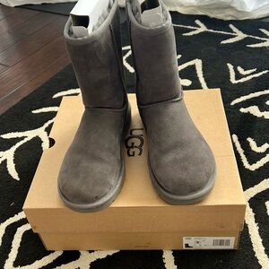 UGG classic short II size 8